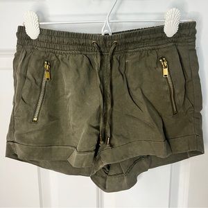 H&M Lightweight Shorts — Army Green